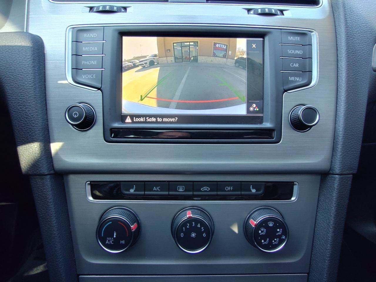 Used 2016 Volkswagen Golf SE image 25