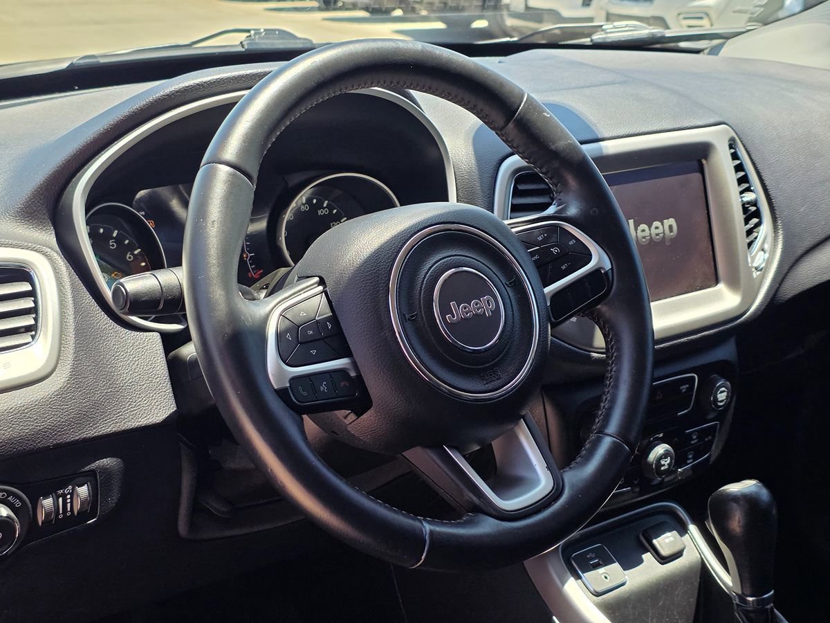 Used 2018 Jeep Compass Latitude w/ Popular Equipment Group FWD image 16