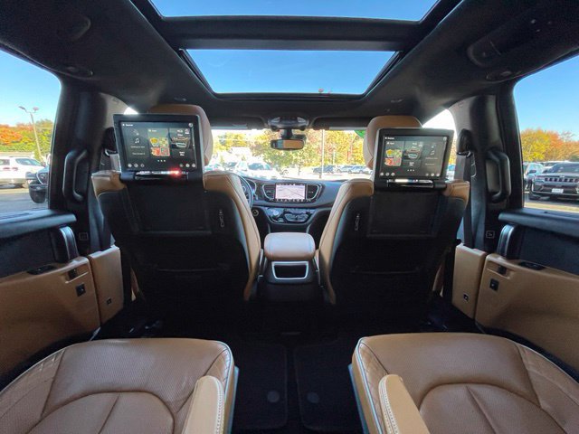 Used 2021 Chrysler Pacifica Pinnacle AWD/4WD image 24