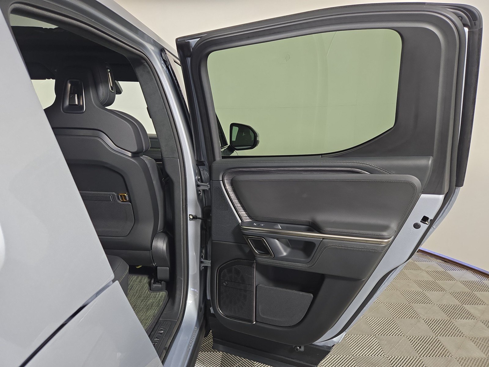 Used 2023 Rivian R1T Adventure AWD/4WD image 19