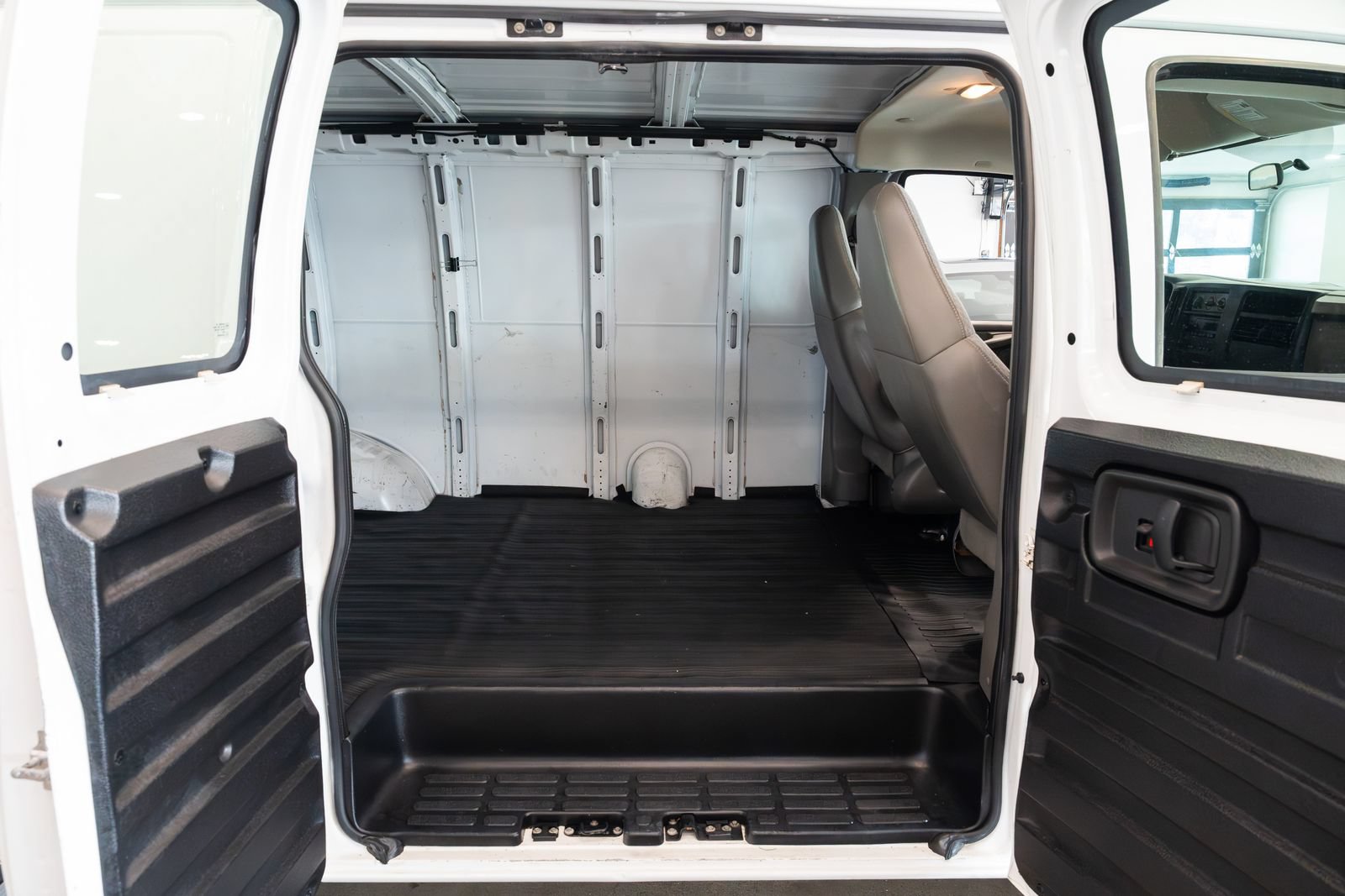 Used 2006 GMC Savana 1500 RWD image 22
