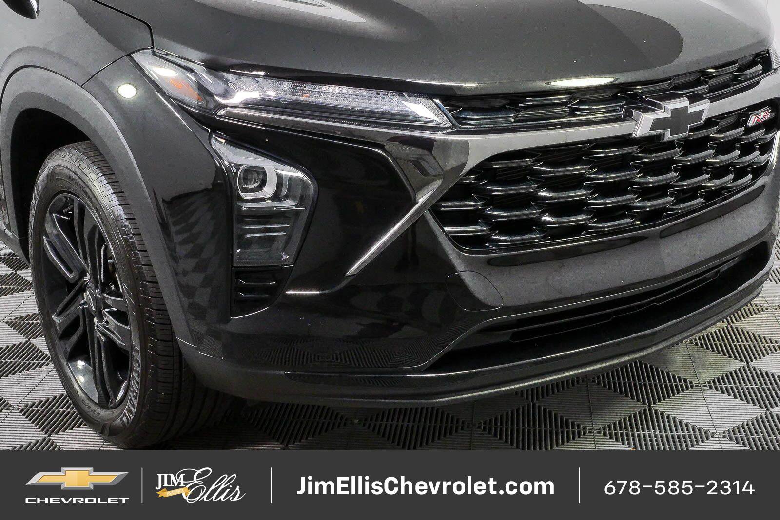 Certified 2025 Chevrolet Trax RS w/ Sunroof Package FWD image 34