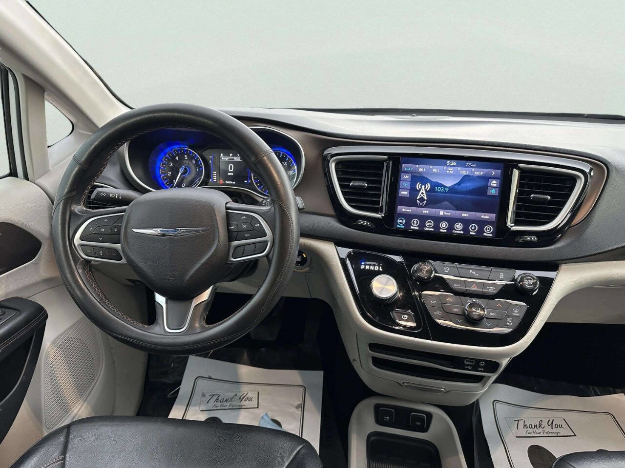 Used 2018 Chrysler Pacifica Touring-L FWD image 18