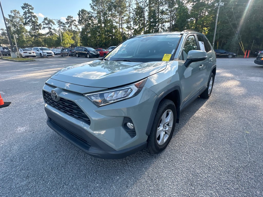 Used 2021 Toyota RAV4 XLE w/ Carpet Mat Package (TMS) FWD image 4