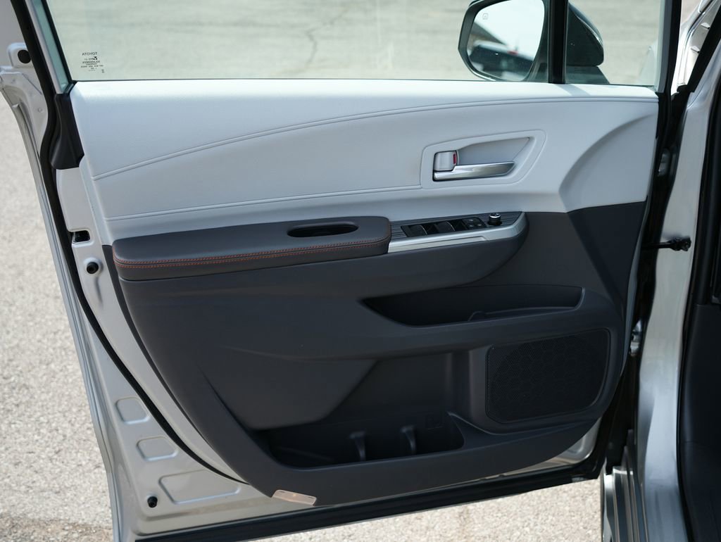 Used 2021 Toyota Sienna XSE FWD image 17
