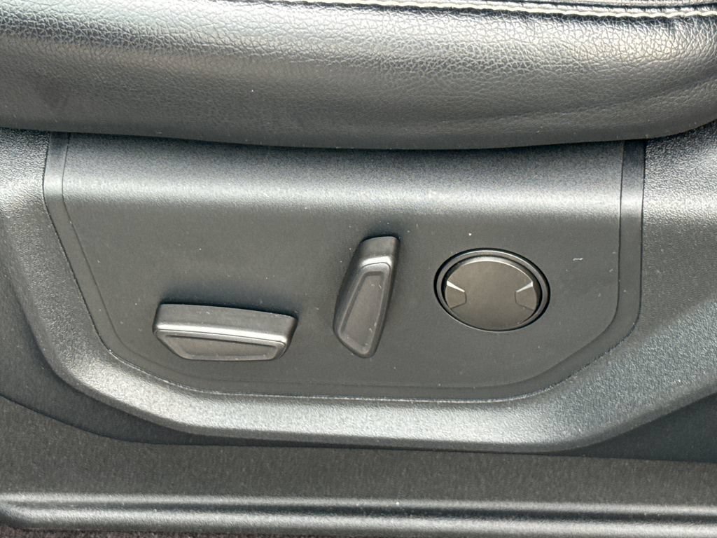 Used 2020 Ford F150 Lariat RWD image 25