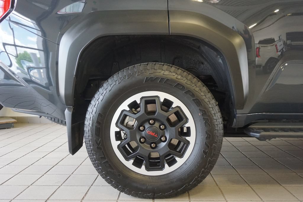 Used 2025 Toyota 4Runner TRD Off-Road Premium AWD/4WD image 35