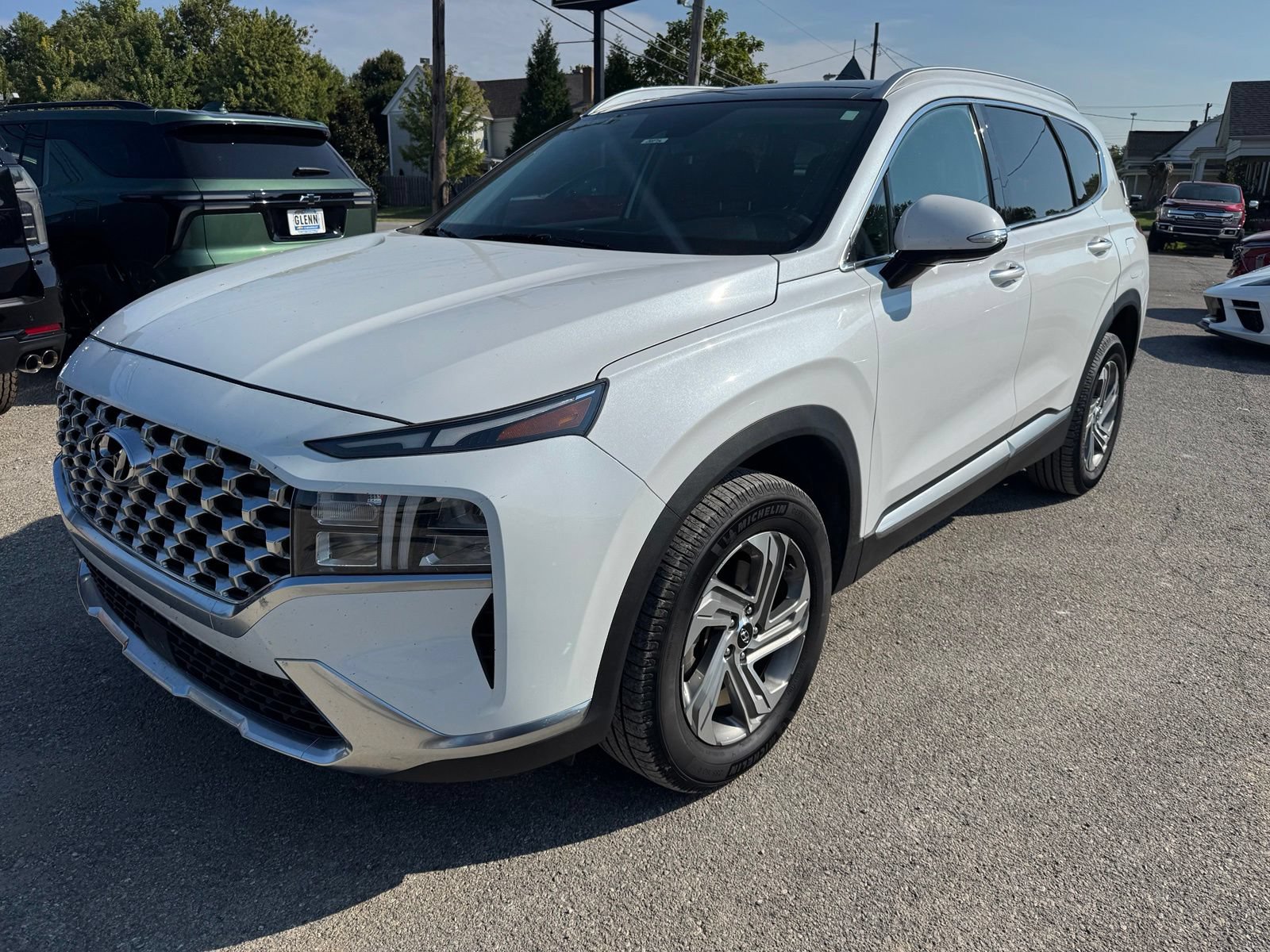 Used 2022 Hyundai Santa Fe SEL w/ Convenience + Premium Package AWD/4WD image 2