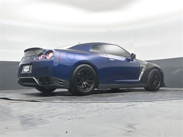 Used 2015 Nissan GT-R Black Edition image 38