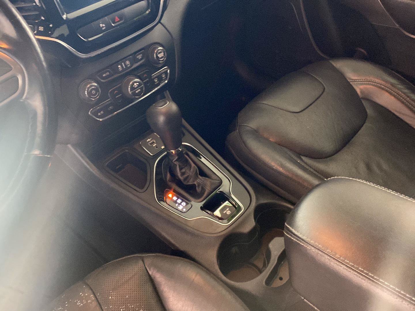 Used 2020 Jeep Cherokee Limited FWD image 19