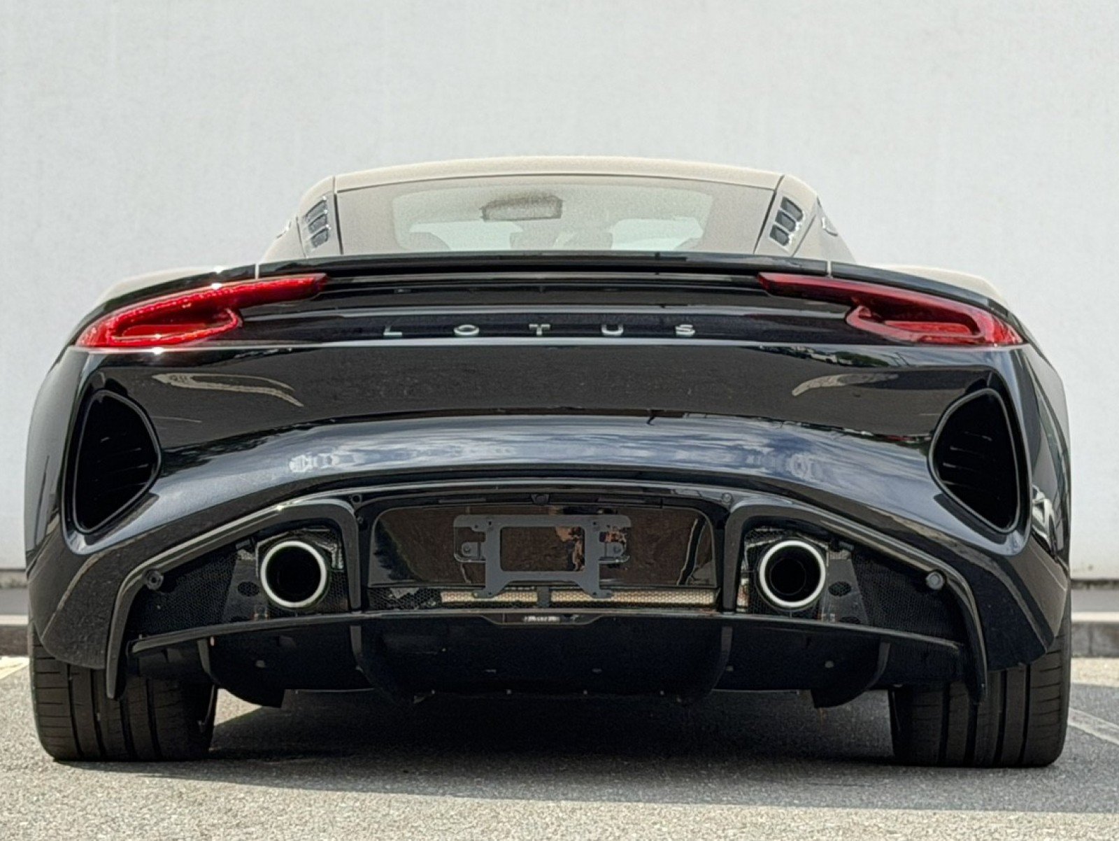 Used 2025 Lotus Emira RWD image 6