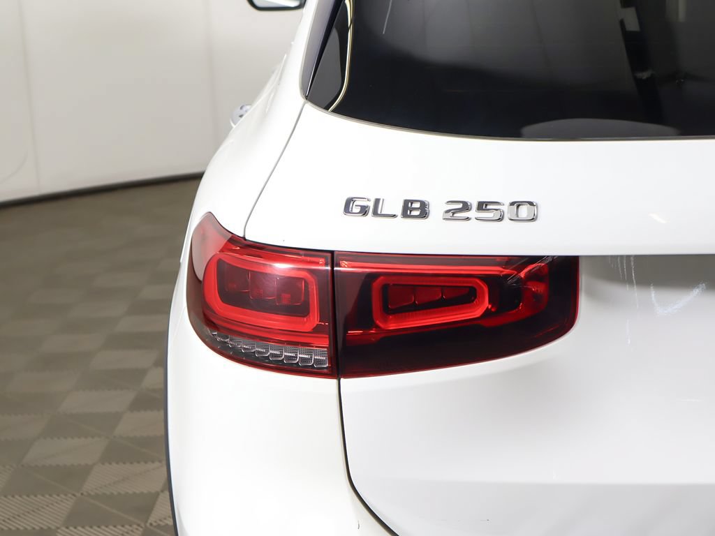 Used 2022 Mercedes-Benz GLB 250 4MATIC image 16