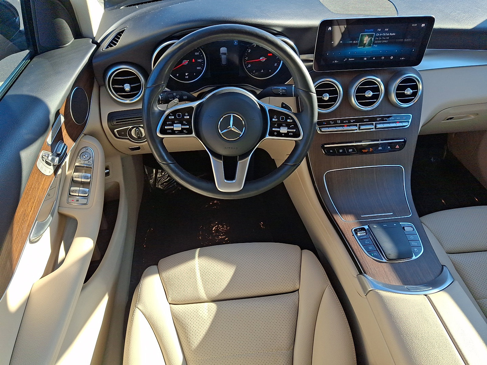 Used 2022 Mercedes-Benz GLC 300 4MATIC image 11