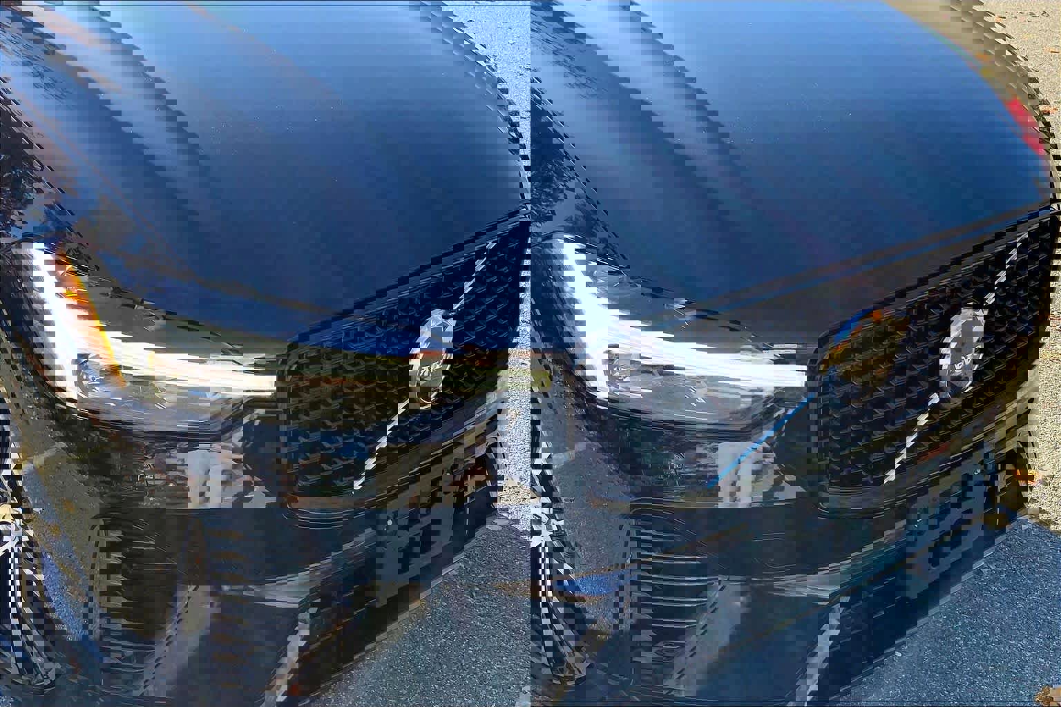 Certified 2023 Volvo XC60 T8 Plus w/ Climate Package image 29