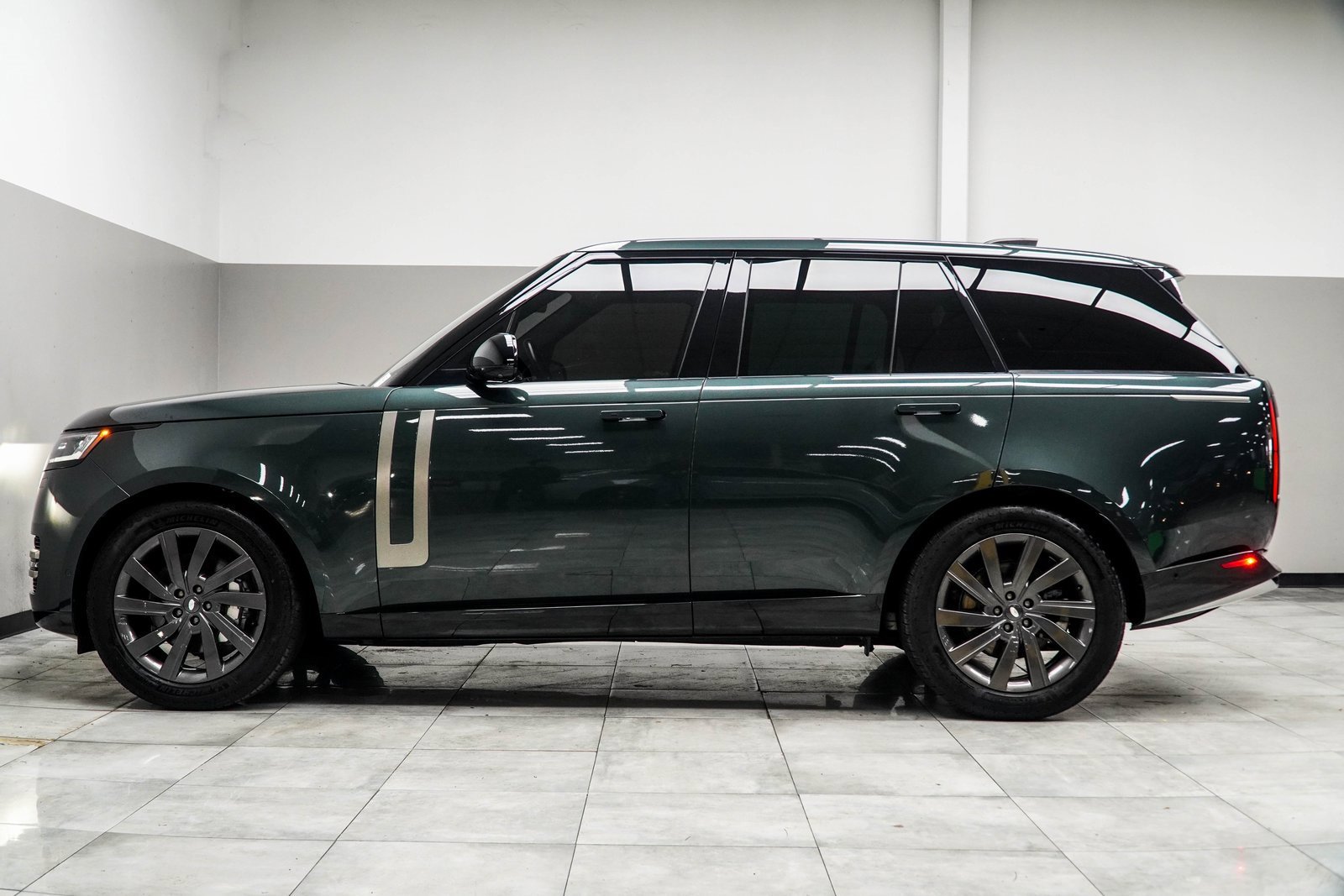 Used 2023 Land Rover Range Rover SE image 9
