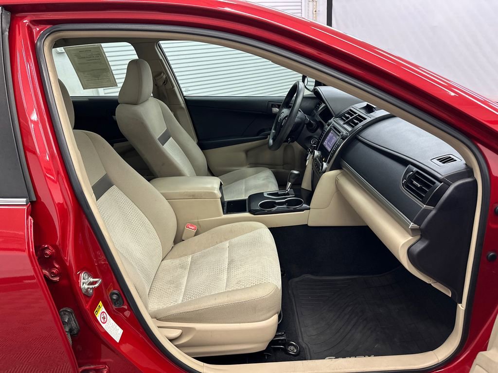 Used 2014 Toyota Camry L image 13