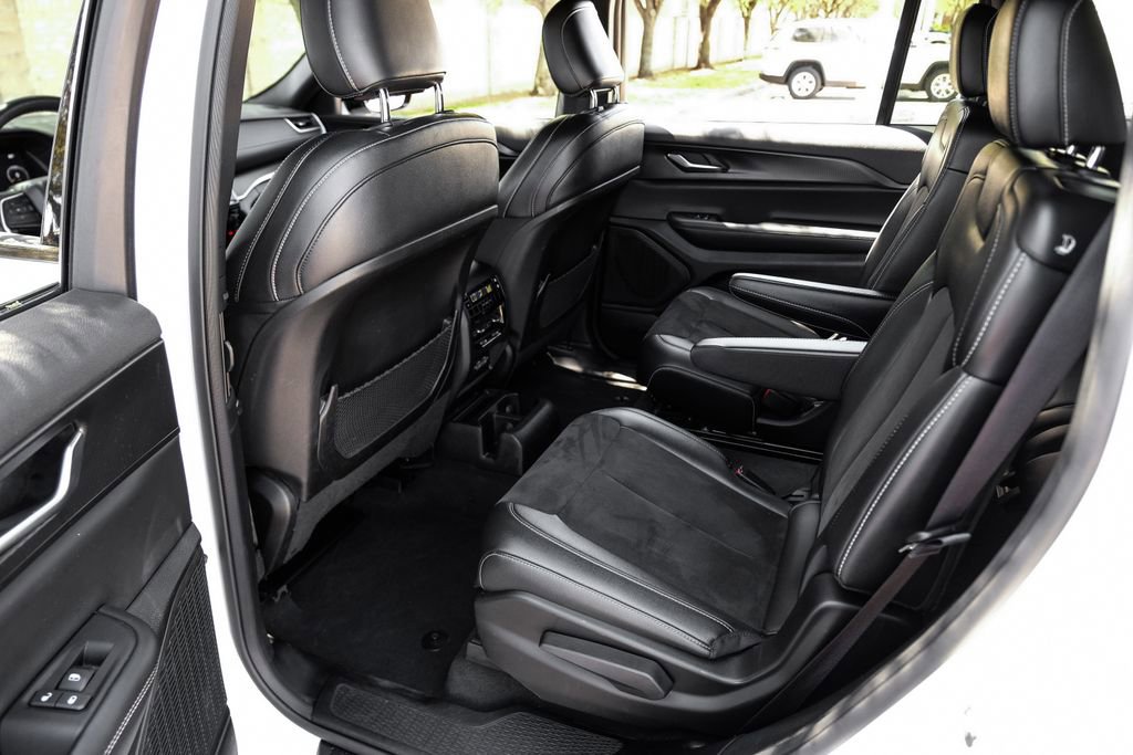 Used 2023 Jeep Grand Cherokee L Laredo AWD/4WD image 48