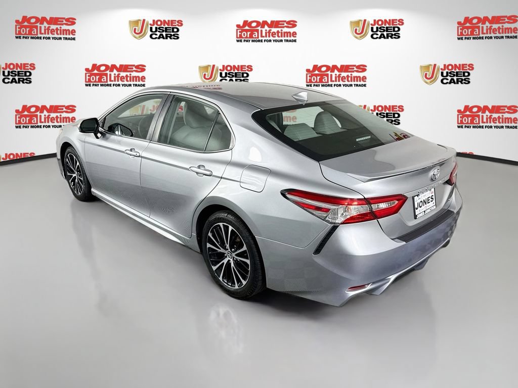 Used 2020 Toyota Camry SE FWD image 2