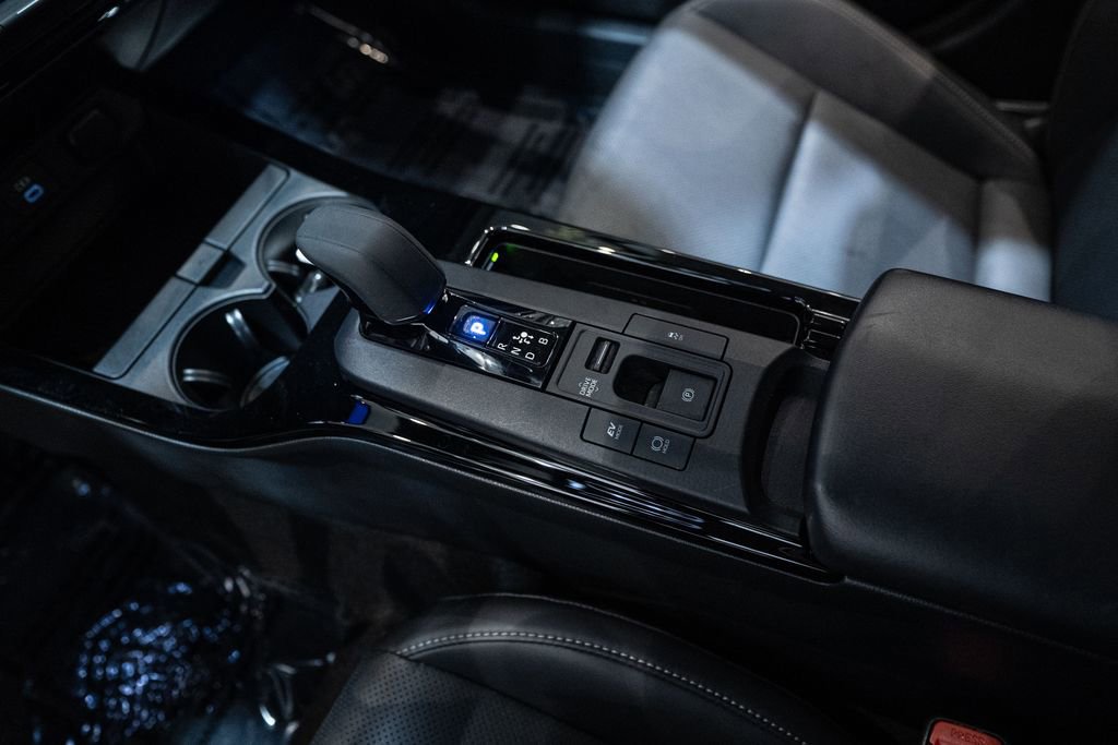 Certified 2025 Toyota Prius XLE image 18