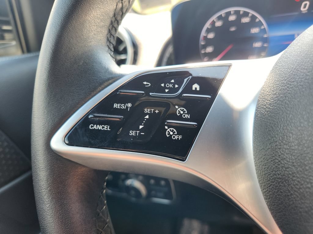 Used 2024 Mercedes-Benz GLB 250 image 30