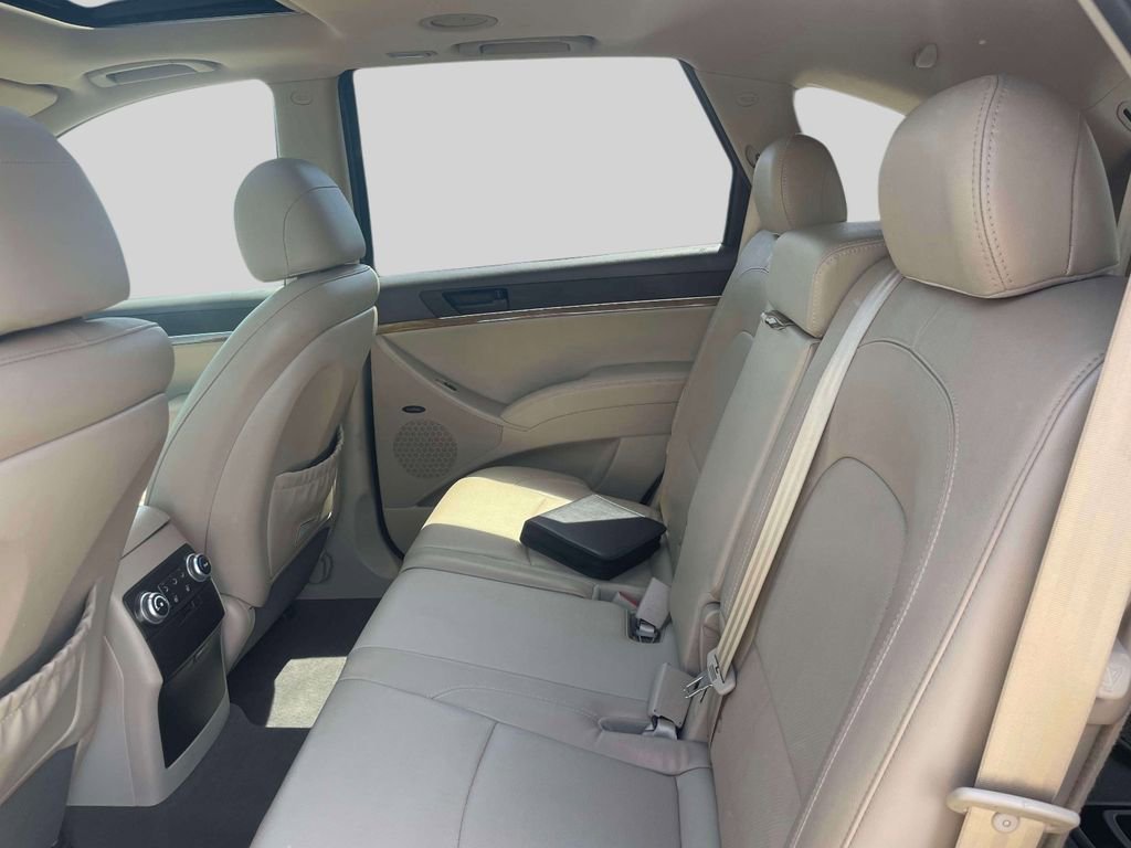Used 2012 Hyundai Veracruz Limited w/ Navigation Pkg AWD/4WD image 12