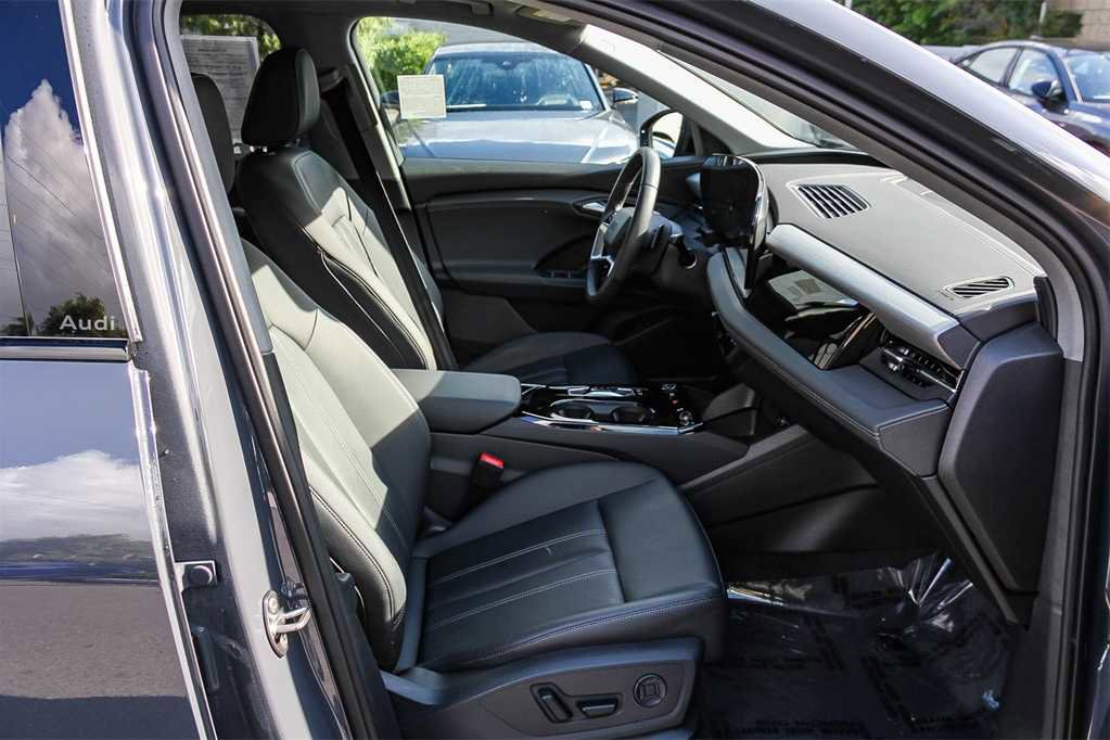 Used 2025 Audi Q6 e-tron Premium w/ Convenience Package image 18