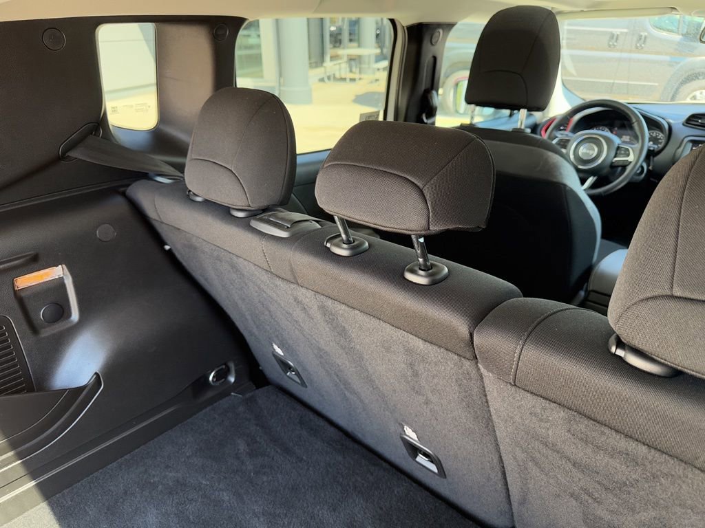 Used 2023 Jeep Renegade Latitude w/ Sun/Sound Group AWD/4WD image 18