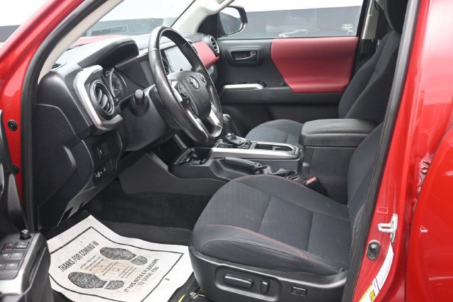 Used 2021 Toyota Tacoma SR5 AWD/4WD image 6