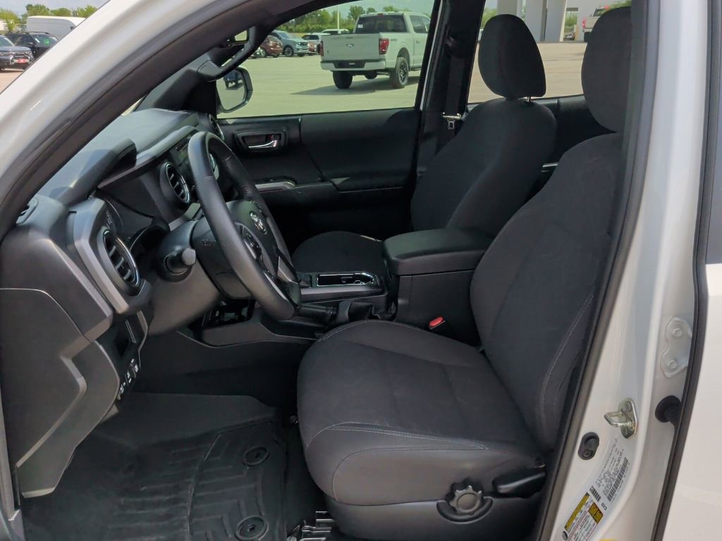 Used 2017 Toyota Tacoma TRD Sport w/ Premium & Technology Package image 12