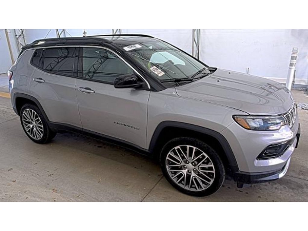 Used 2023 Jeep Compass Limited w/ Sun and Sound Group AWD/4WD image 3