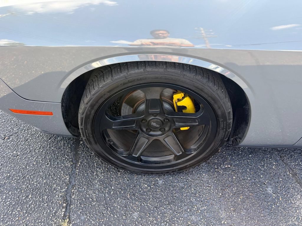 Used 2017 Dodge Challenger R/T Plus RWD image 9