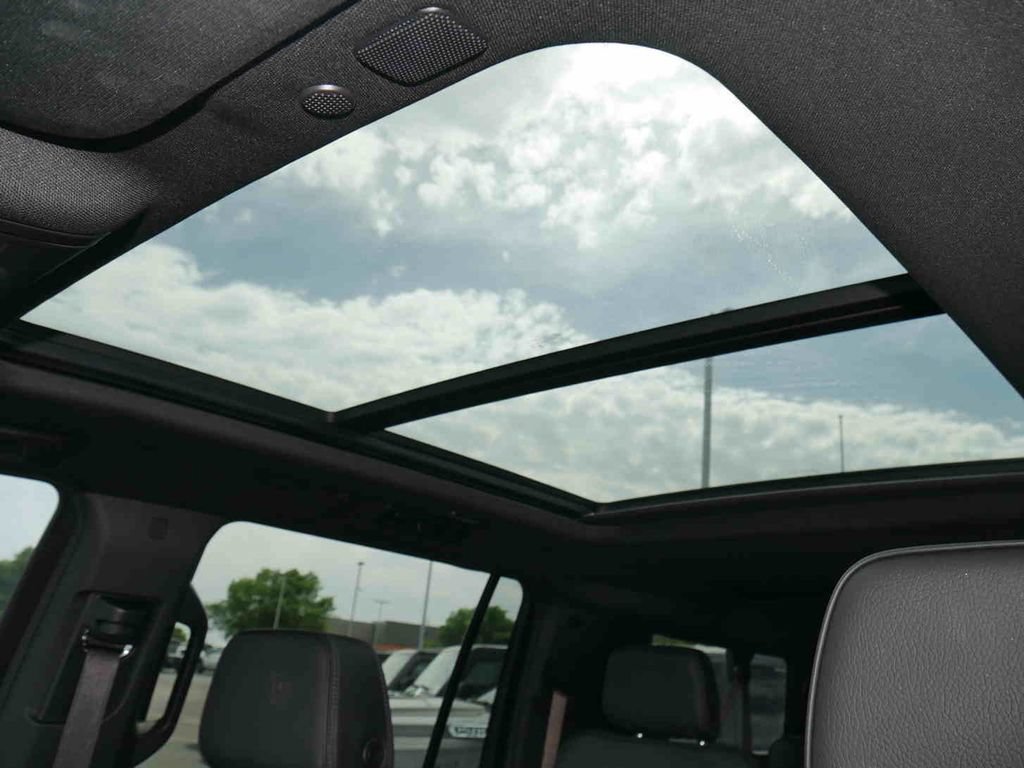 Used 2024 GMC Yukon XL Denali AWD/4WD image 31