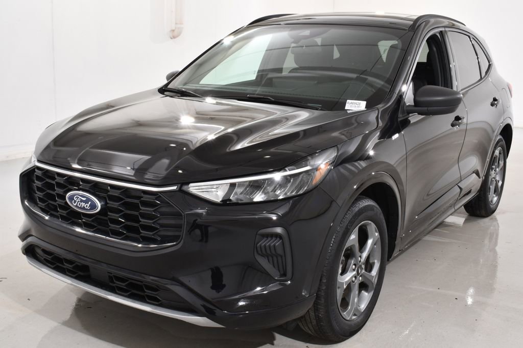 Used 2024 Ford Escape ST-Line w/ Tech Pack #1 AWD/4WD image 2