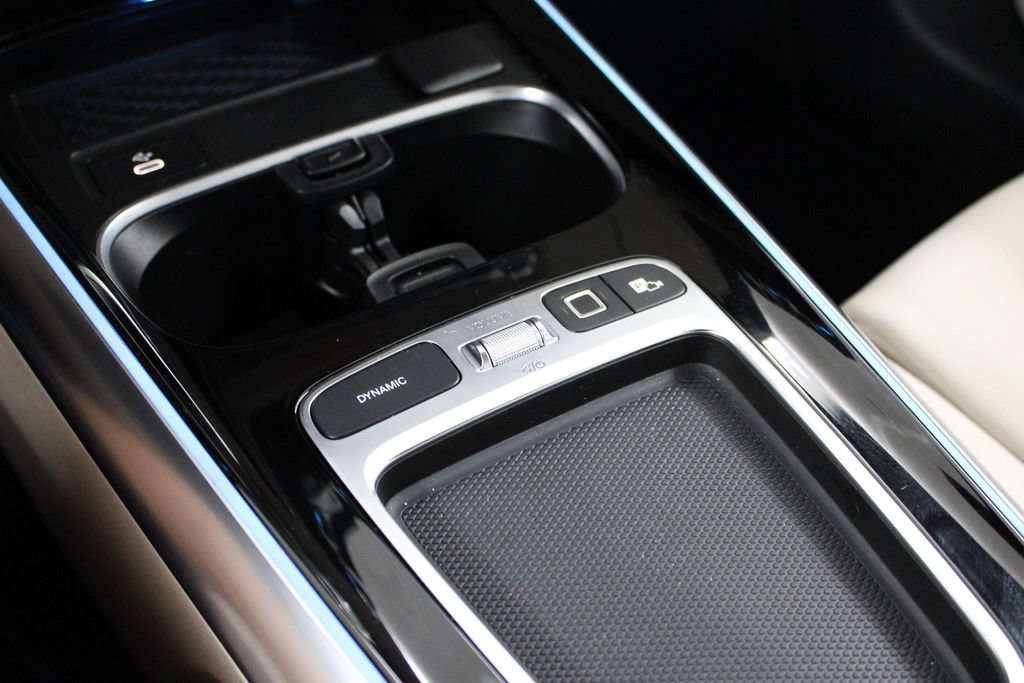 Used 2025 Mercedes-Benz GLA 250 4MATIC image 37