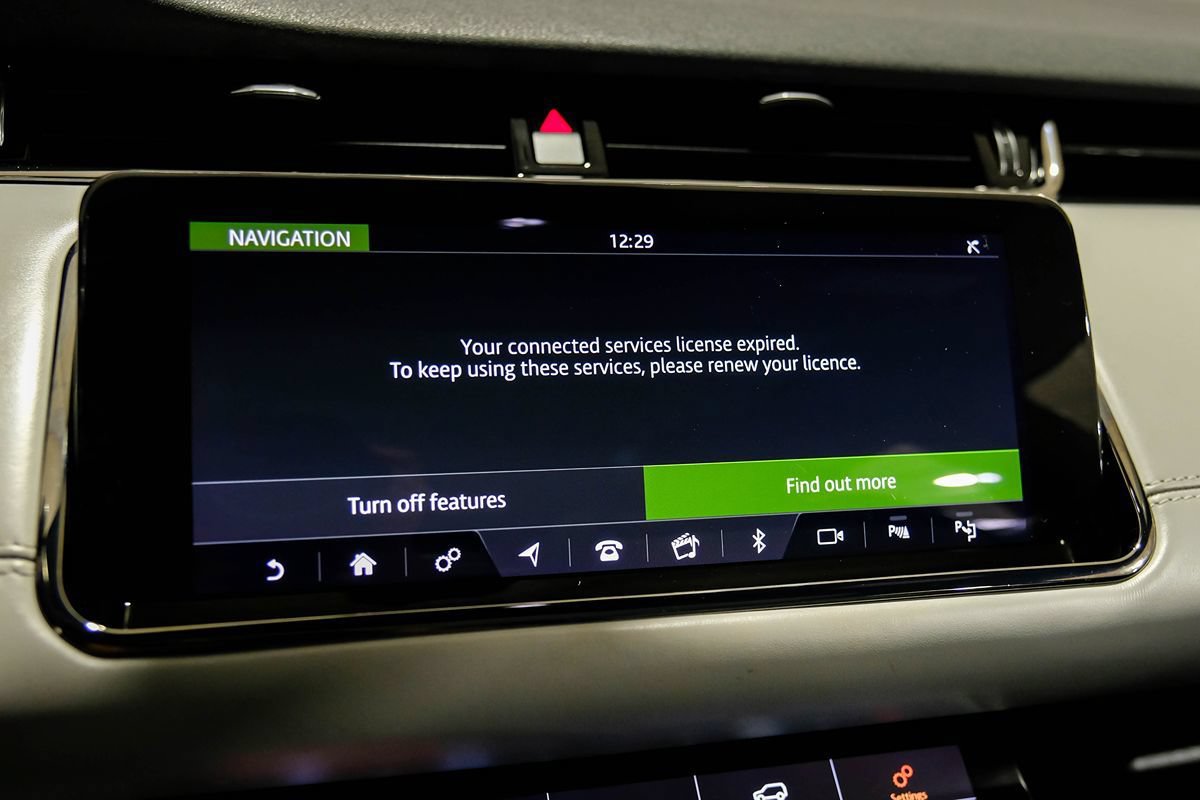Used 2020 Land Rover Range Rover Evoque R-Dynamic HSE AWD/4WD image 32