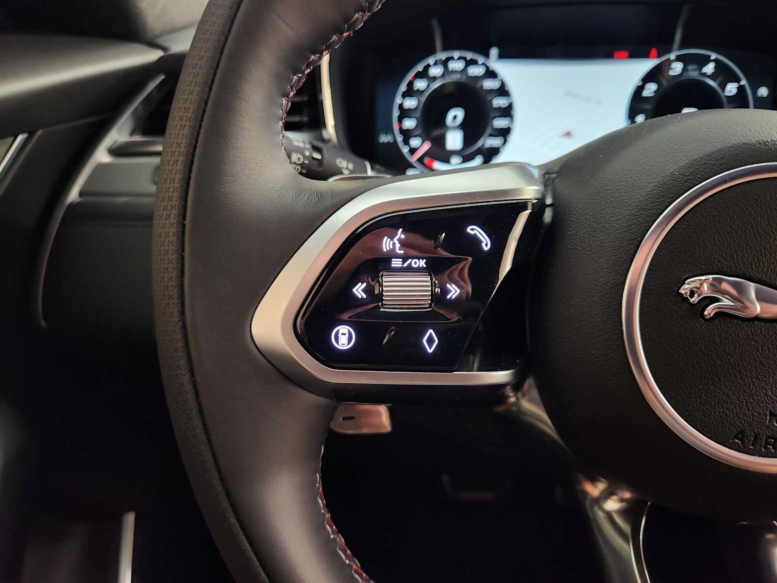 New 2026 Jaguar F-PACE SVR 575 Edition AWD/4WD image 27