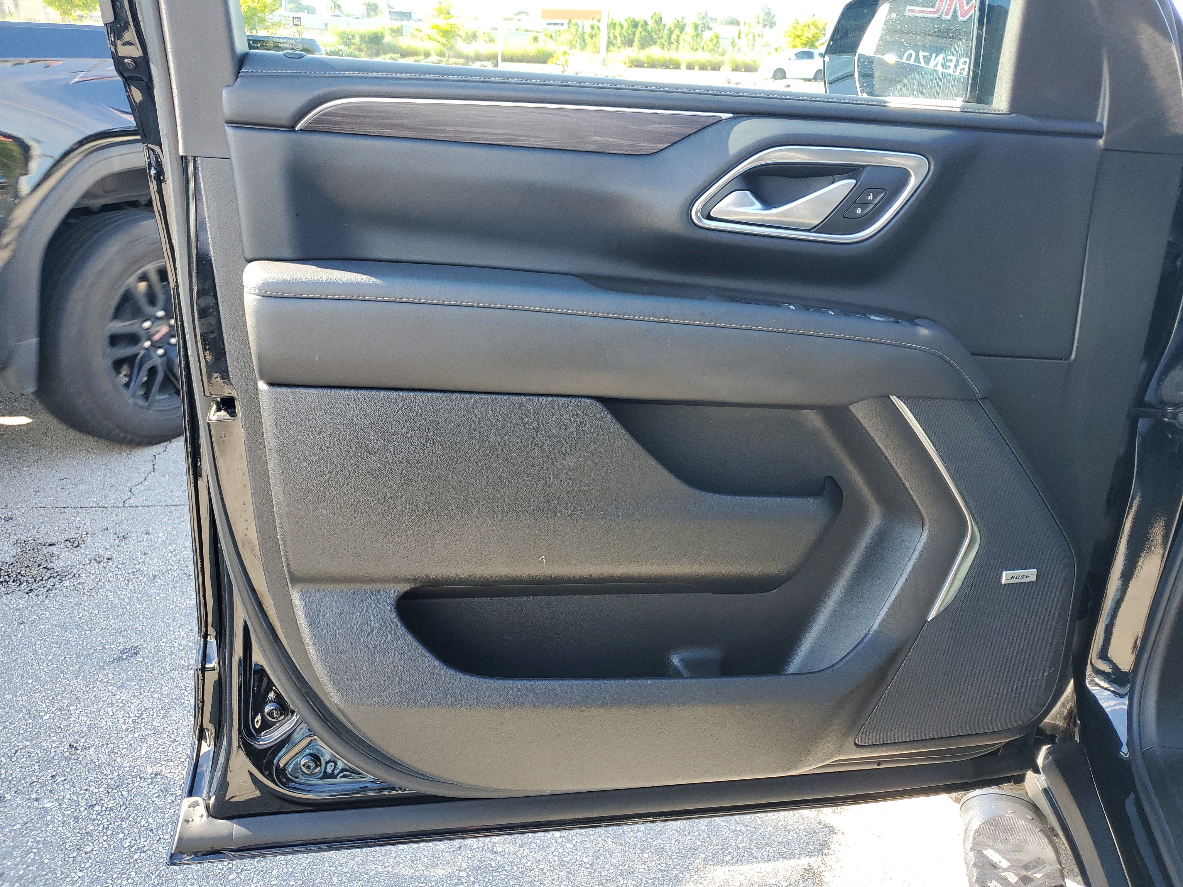 Used 2023 Chevrolet Tahoe Z71 w/ Luxury Package AWD/4WD image 28
