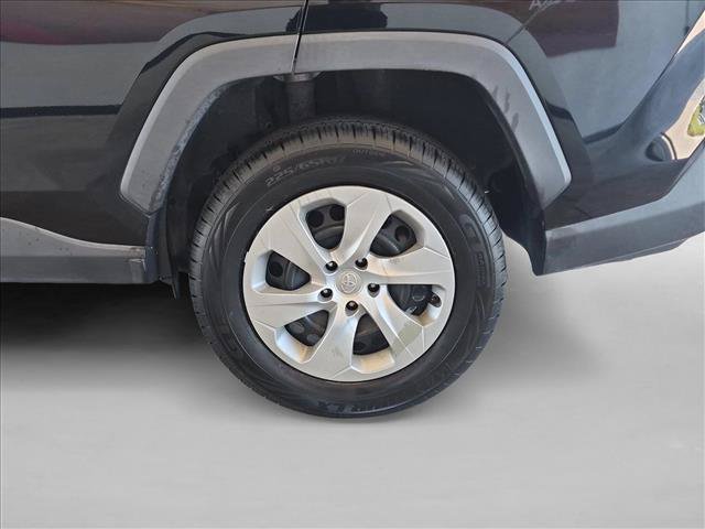 Used 2019 Toyota RAV4 LE FWD image 23