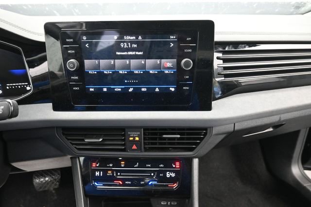 Used 2025 Volkswagen Jetta SE FWD image 16