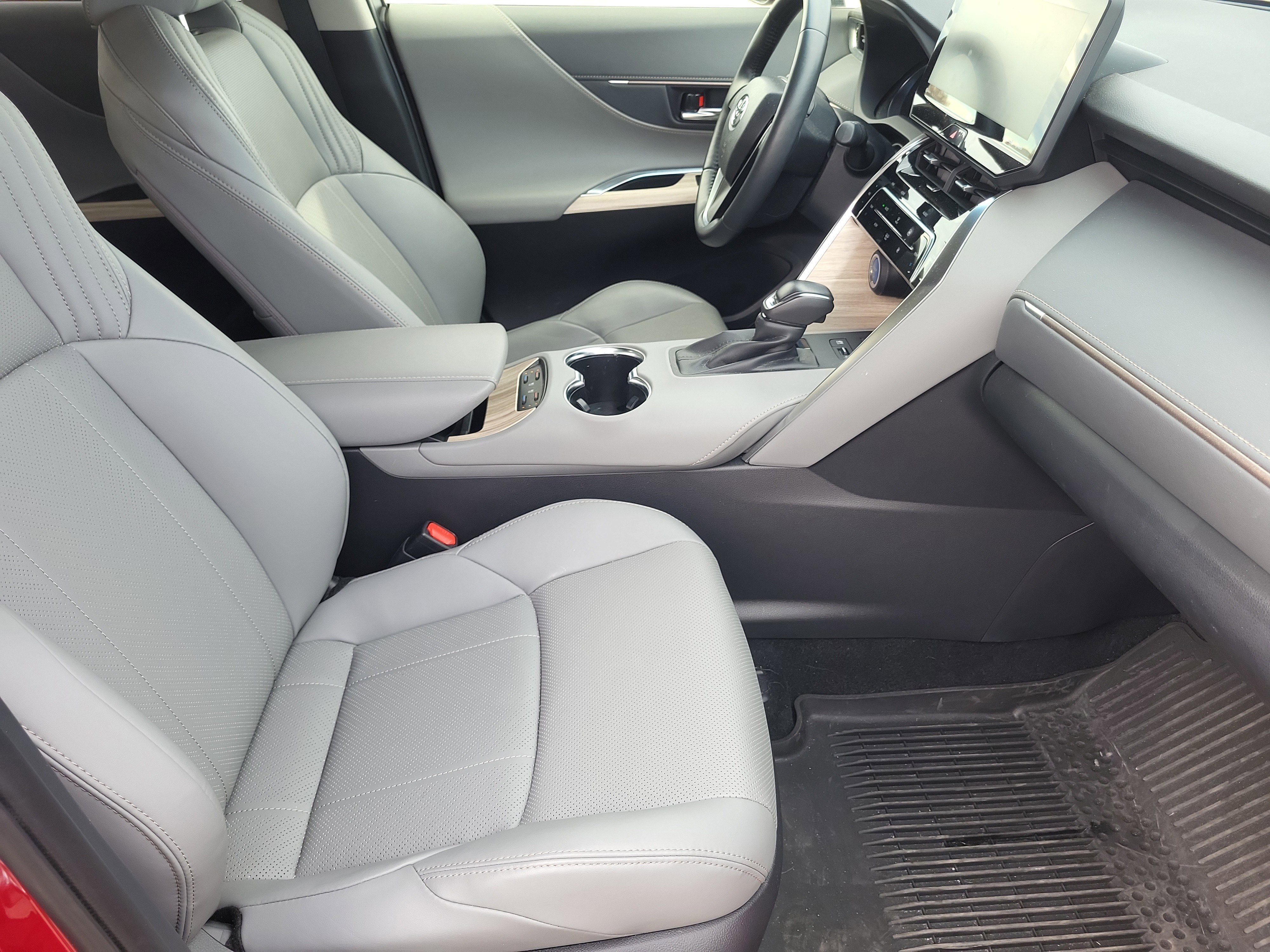 Used 2022 Toyota Venza Limited image 13