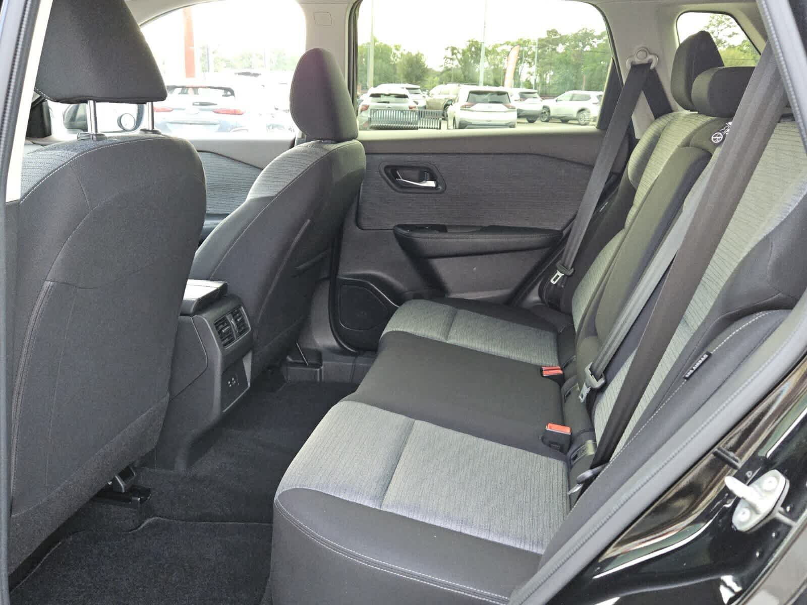 Used 2023 Nissan Rogue SV AWD/4WD image 4