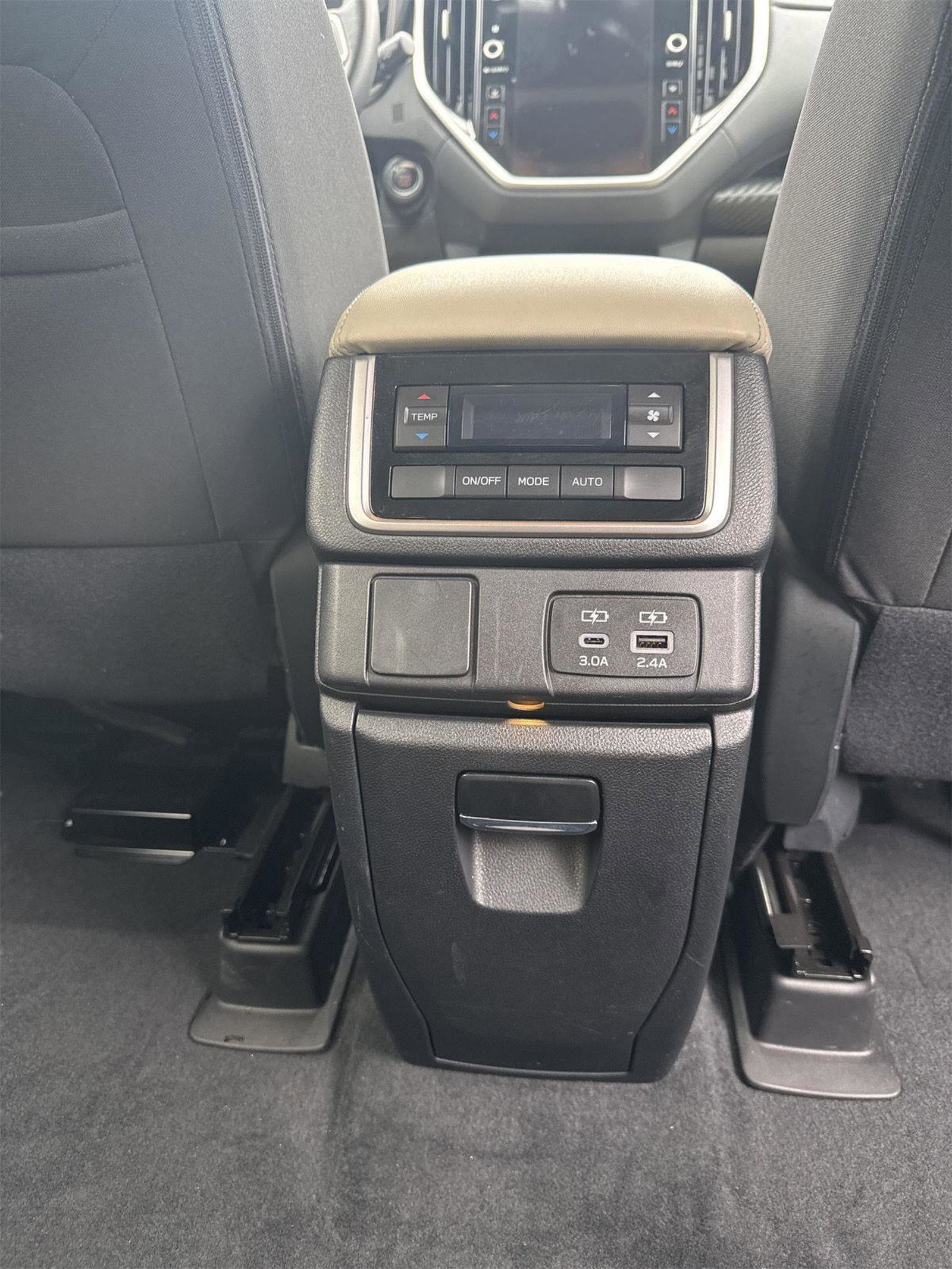 Used 2024 Subaru Ascent Premium w/ Convenience Package image 11