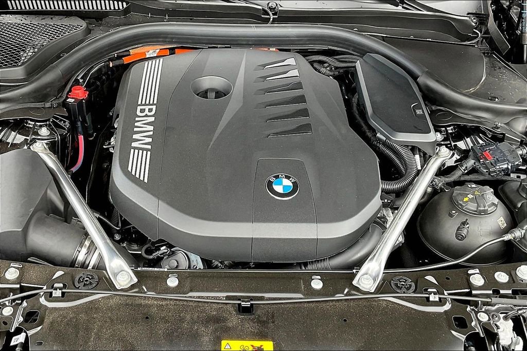 New 2026 BMW 550e xDrive AWD/4WD image 12