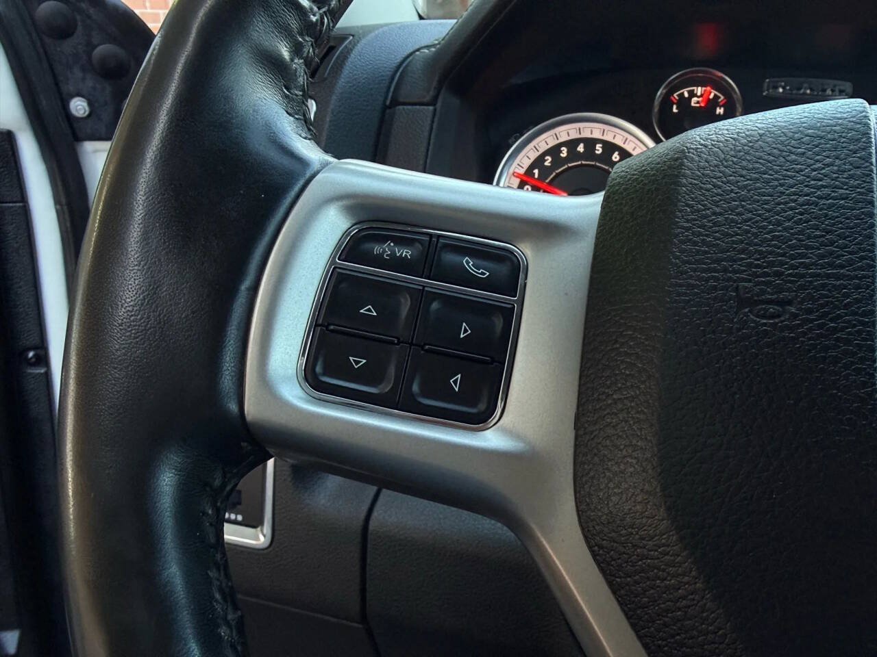 Used 2018 RAM 1500 Laramie w/ Convenience Group AWD/4WD image 36