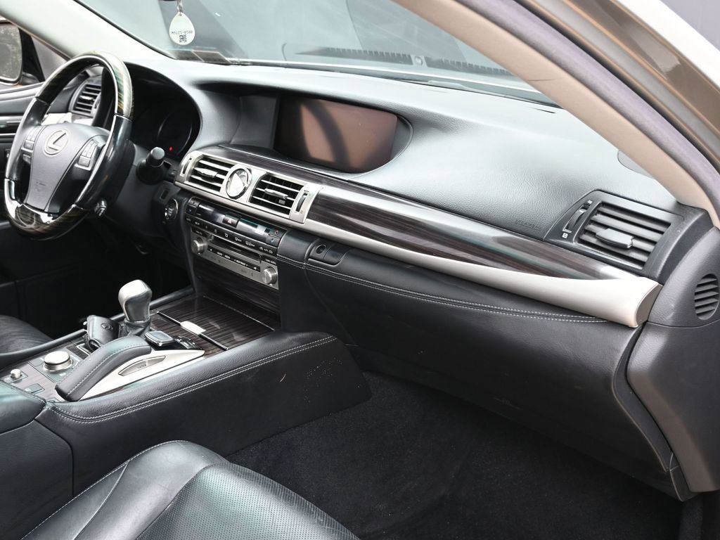 Used 2017 Lexus LS 460 AWD image 36