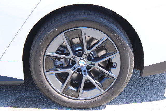 Used 2025 BMW i4 eDrive40 RWD image 8