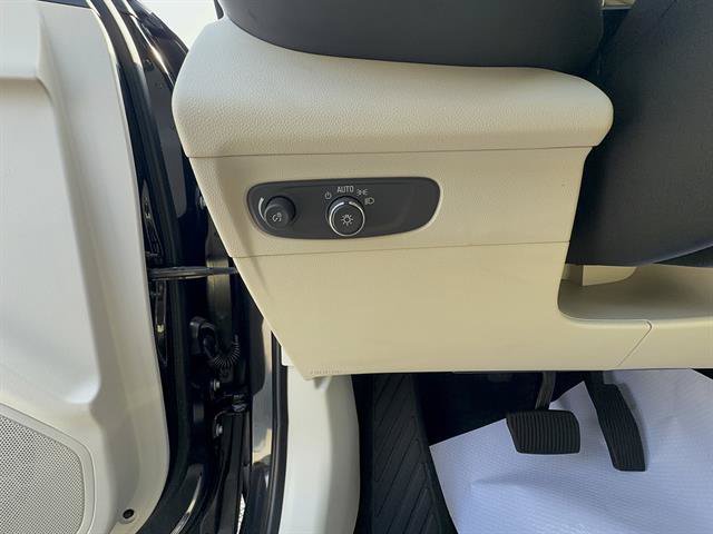 Used 2023 Buick Envision Essence AWD/4WD image 14