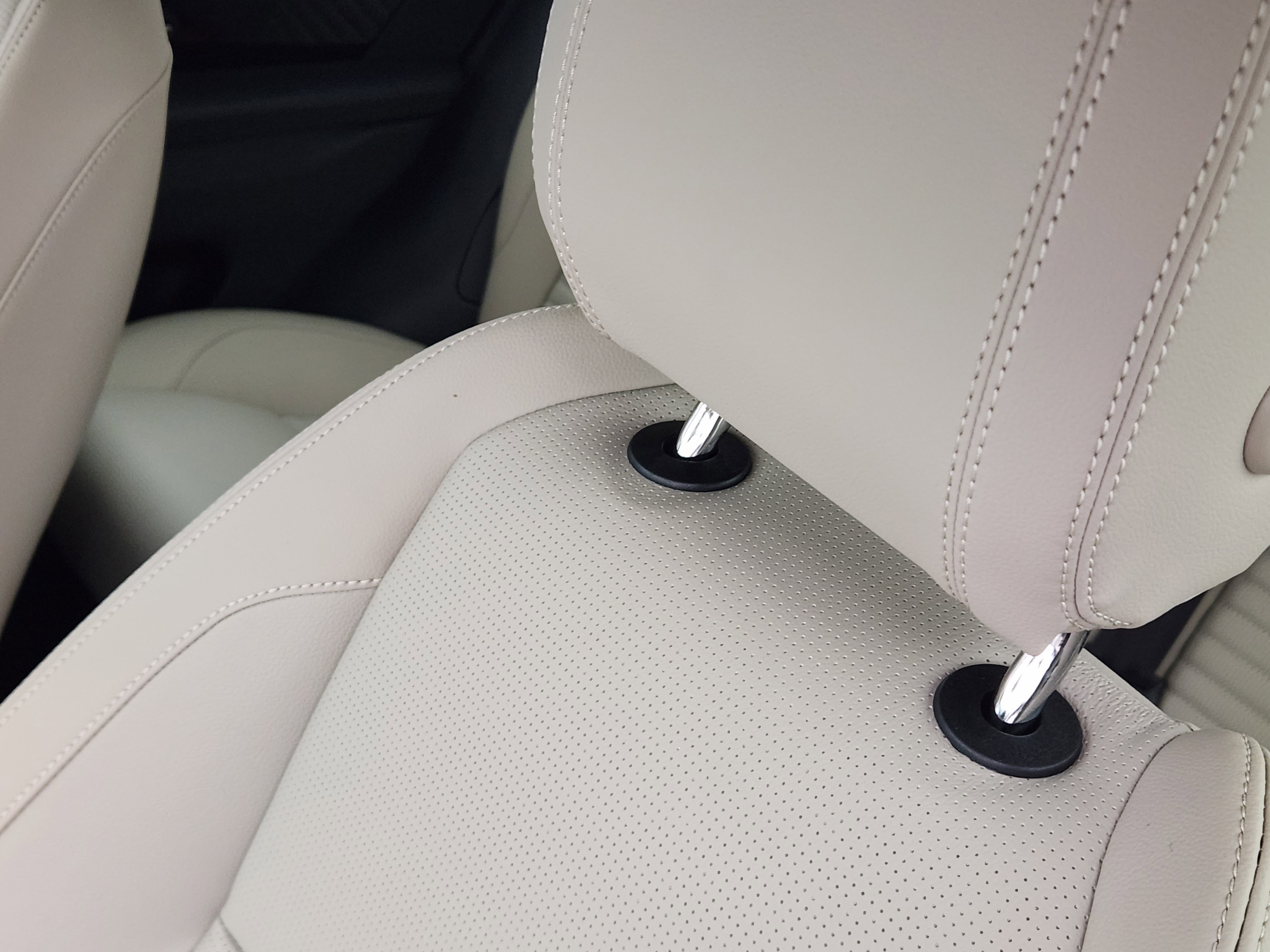 New 2025 Land Rover Discovery Sport S image 15