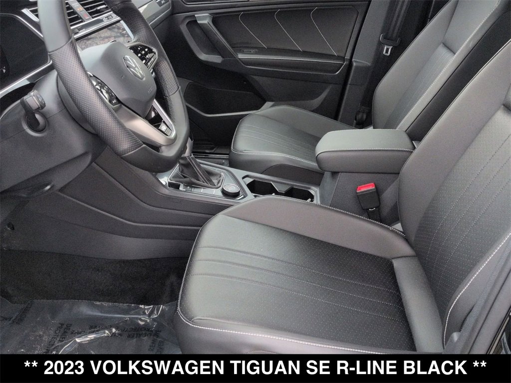 Used 2023 Volkswagen Tiguan SE R-Line image 2