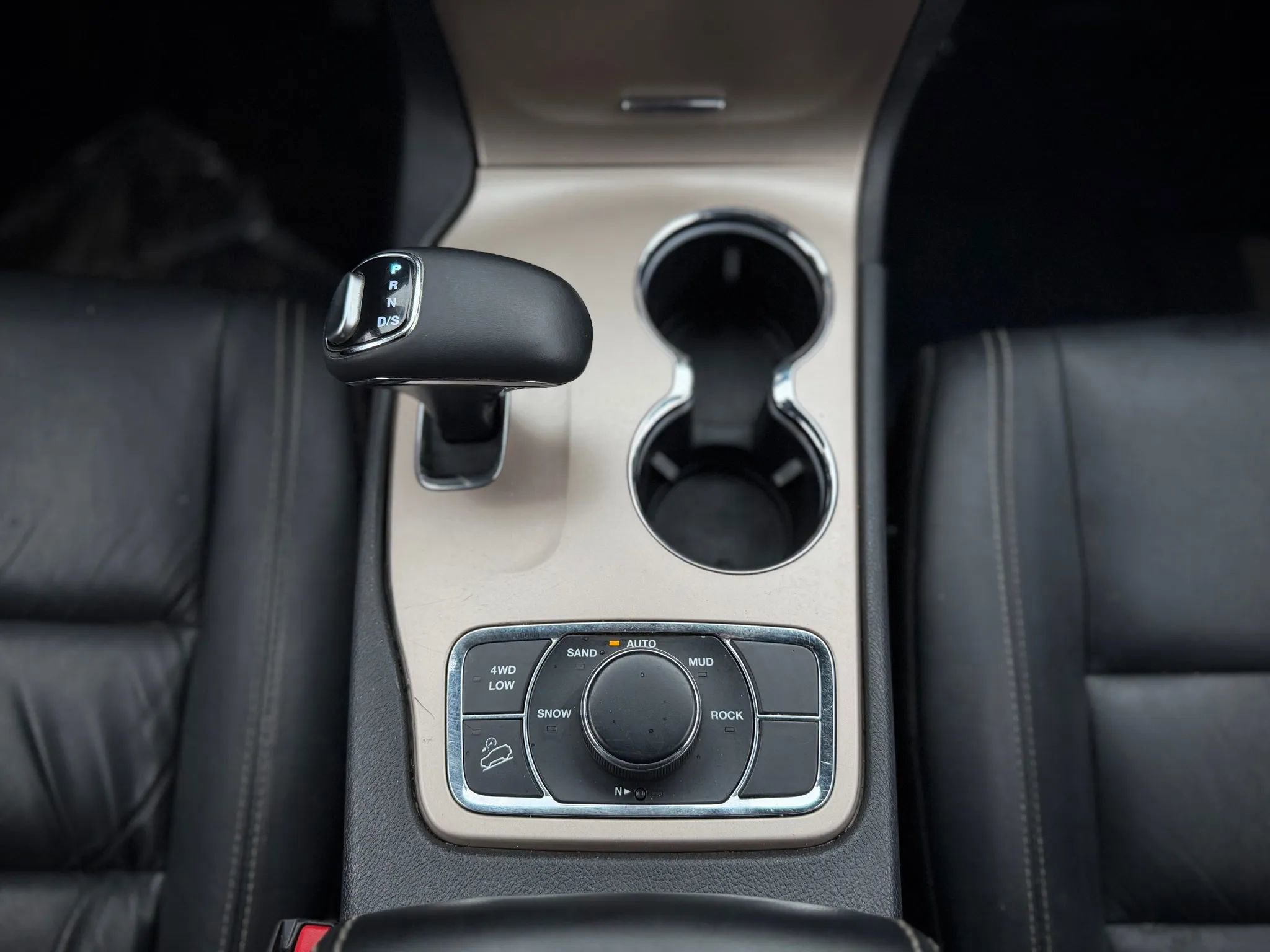 Used 2014 Jeep Grand Cherokee Limited image 17